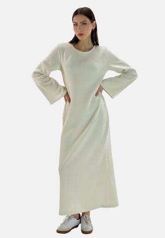 Abito di Elara in beige: frontale