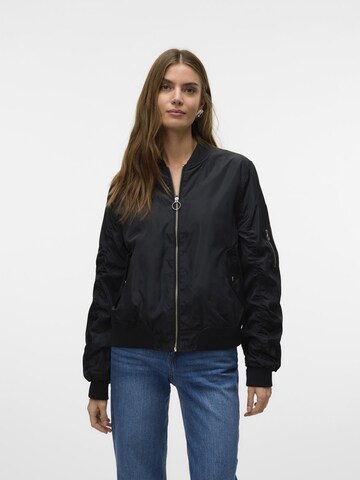 VERO MODA Tussenjas 'SNKatarina' in Zwart: voorkant