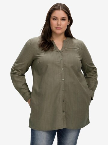 SHEEGO Blouse in Green: front