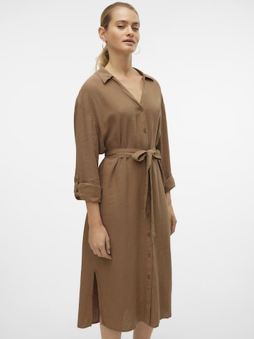 Robe-chemise 'VMLinn' VERO MODA en marron : devant