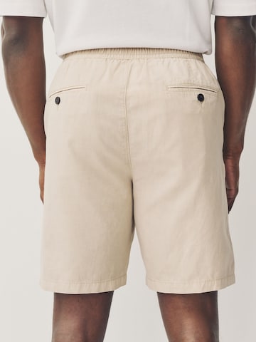 Next - regular Pantalón en gris