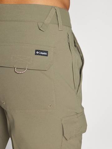 Regular Pantalon outdoor 'Trail Utility' COLUMBIA en vert