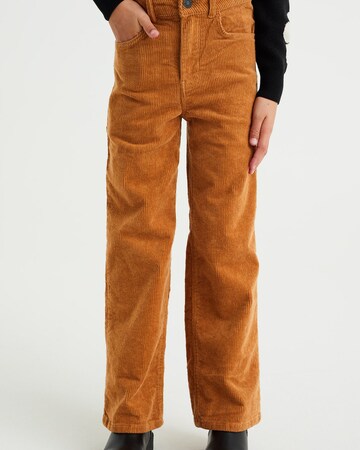 WE Fashion Flared Trousers in Orange: front