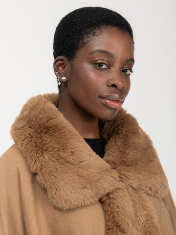 Influencer Cape in Beige