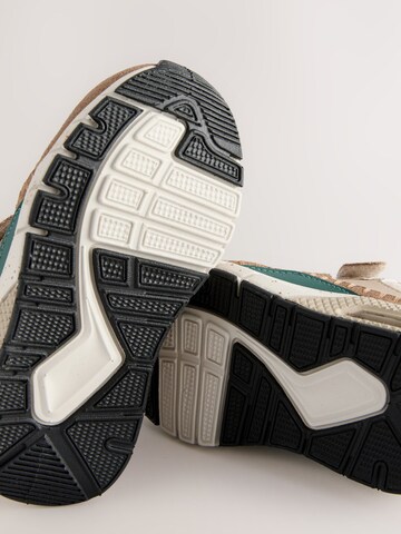 Sneaker di Next in marrone