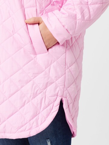 Manteau mi-saison 'NEWTANZIA' ONLY Carmakoma en rose