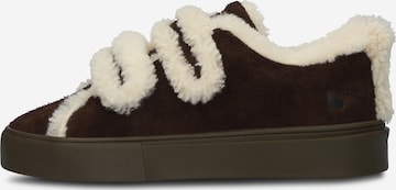 Baskets basses BLACKSTONE en marron : devant