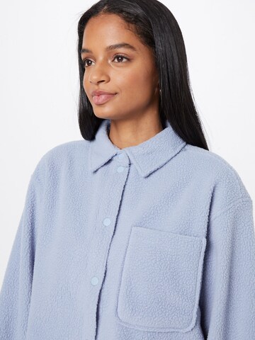 WEEKDAY Bluse in Blau