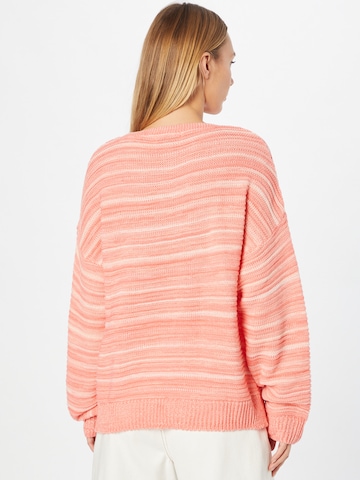 In The Style Пуловер 'Olivia' в розово