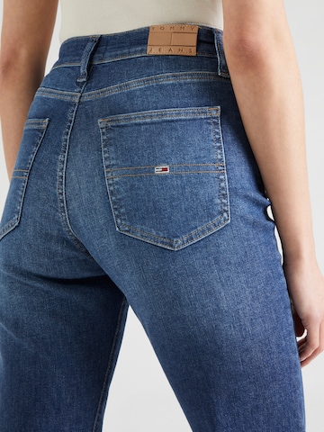 Tommy Jeans Bootcut Farkut 'Sylvia' värissä sininen