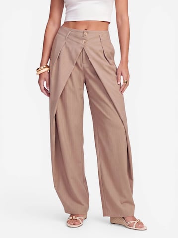 About You x Jessica Haller Loosefit Hose 'Pinstripe' in Beige: Vorderseite