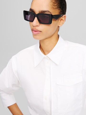Karl Lagerfeld Solbriller ' SONNENBRILLE MIT AUSGESCHNITTENER KARL SIGNATUR ' i sort: forside