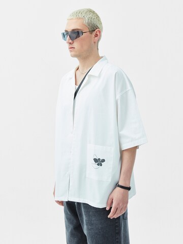 Fit confort Chemise 'Plumbago' VAMOS CLO en blanc