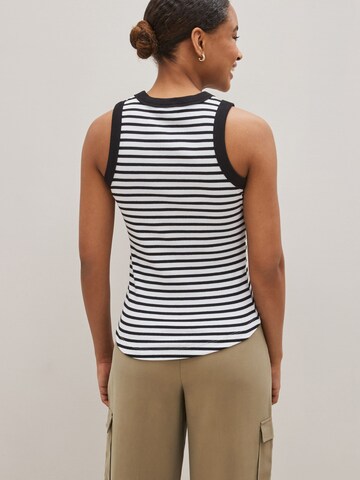 Next - Top en negro