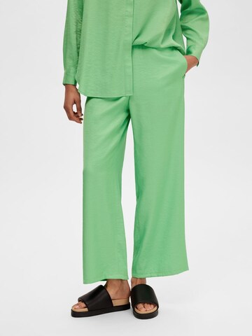 SELECTED FEMME Wide leg Pants in Green: front