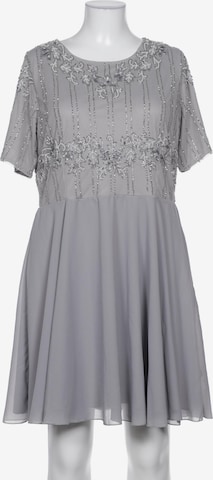 LACE & BEADS Dress in 4XL in Grey: front