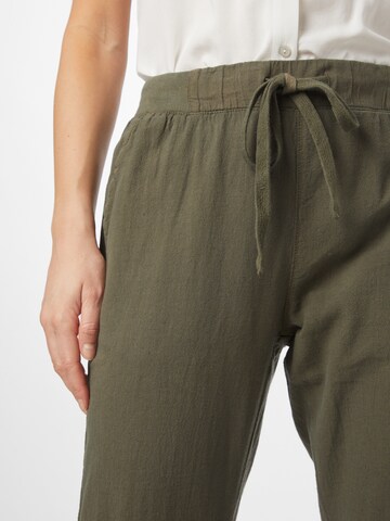 Tapered Pantaloni 'Naya' di Kaffe in verde