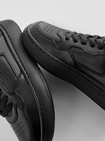 Next Sneaker in Schwarz