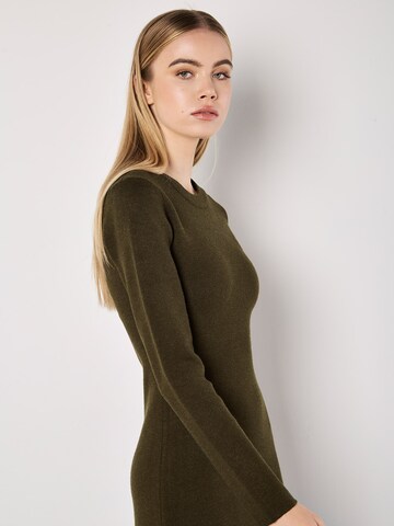 Robe ' ' Apricot en vert