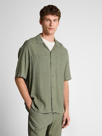 TOM TAILOR DENIM Comfort fit Button Up Shirt in Green: front