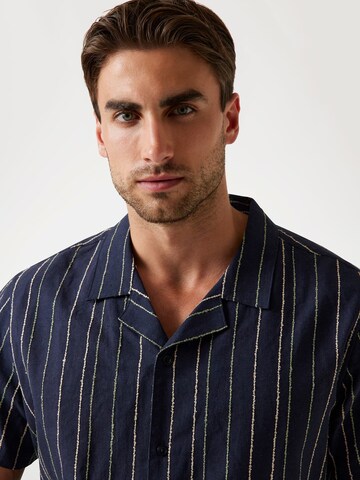 GUESS Regular Fit Hemd in Blau