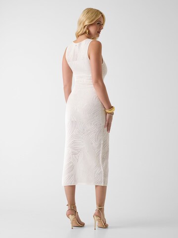 Rochie de la GUESS pe alb