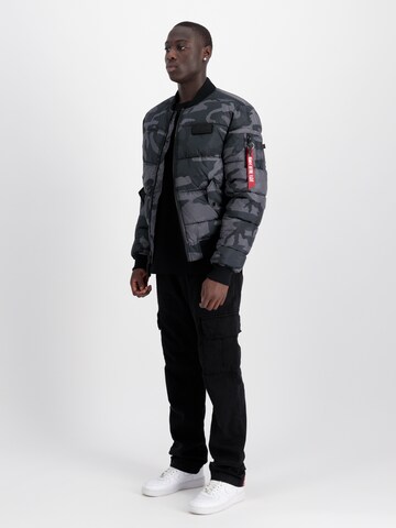 ALPHA INDUSTRIES Prehodna jakna 'Camo' | črna barva