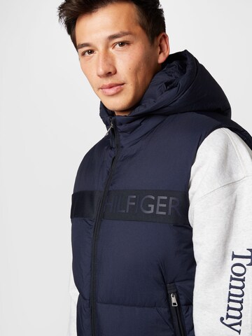 Vestă de la TOMMY HILFIGER pe albastru