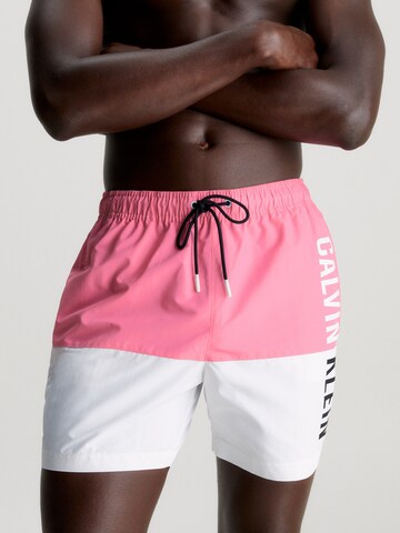 Calvin Klein Swimwear Zwemshorts 'Intense Power' in Roze: voorkant