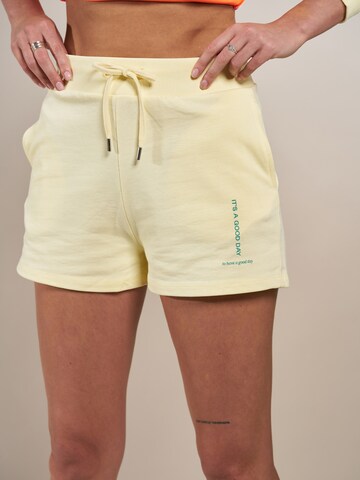 ABOUT YOU x Laura Giurcanu Regular Sweatshorts 'Luna' in Gelb