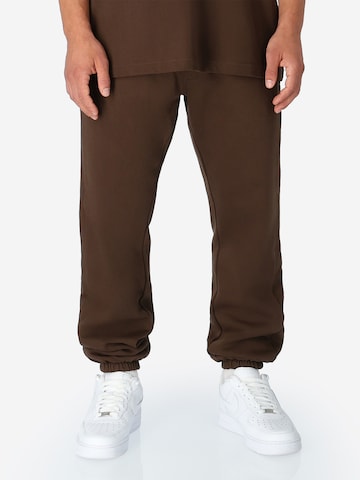 SPITZBUB Regular Sweathose in Braun: Vorderseite