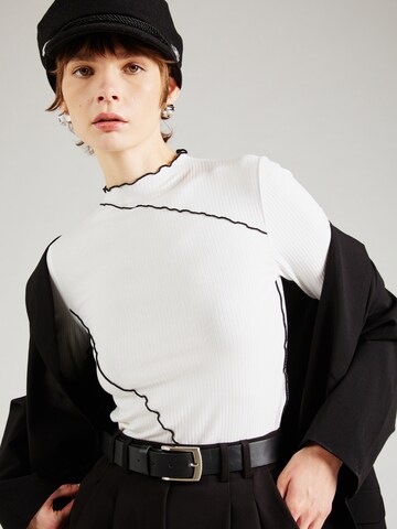 T-shirt 'PCMIMI' PIECES en blanc