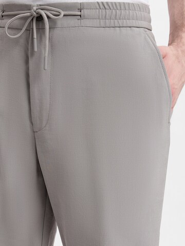 Finshley & Harding London Regular Shorts 'Crossy' in Grau