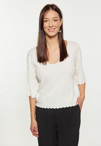 Usha Sweater in White: front