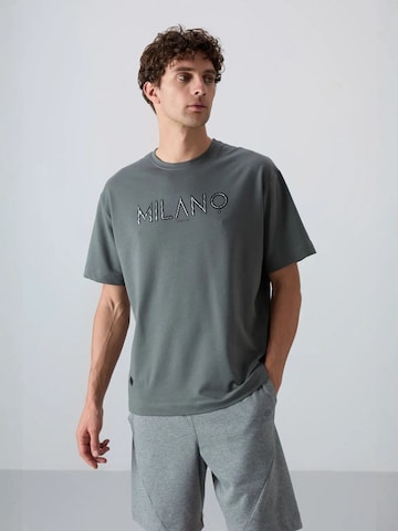 Tommy Life Shirt in Grey: front