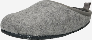 Pantoufle CAMPER en gris : devant