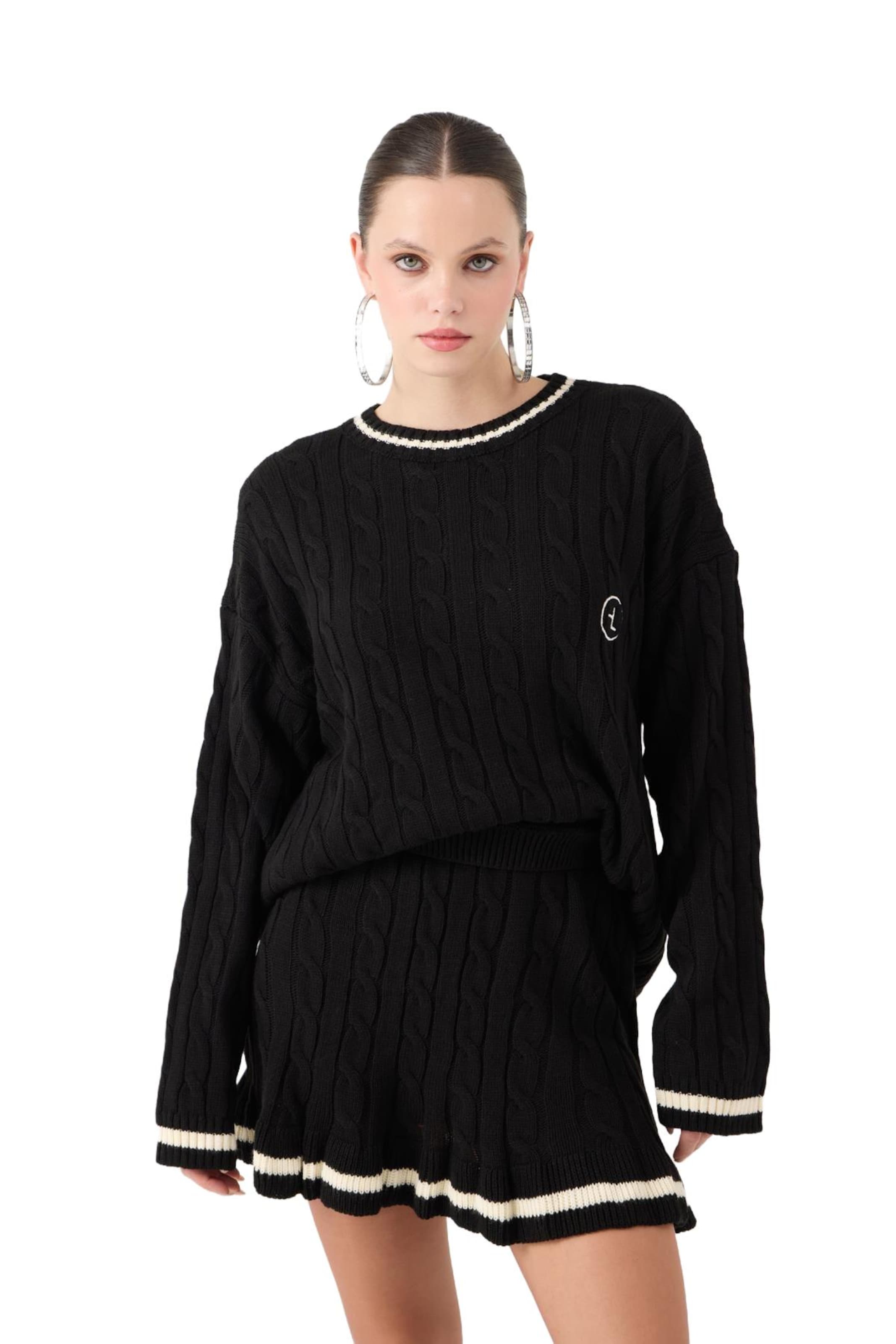 HOLLY LOLLY Sweater in Black: front