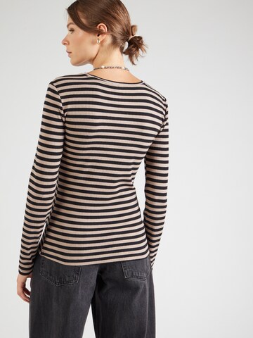 Maglietta 'PCRuka' di PIECES in marrone