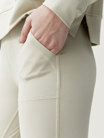 Born Living Yoga Tapered Broek ' Daba ' in Beige
