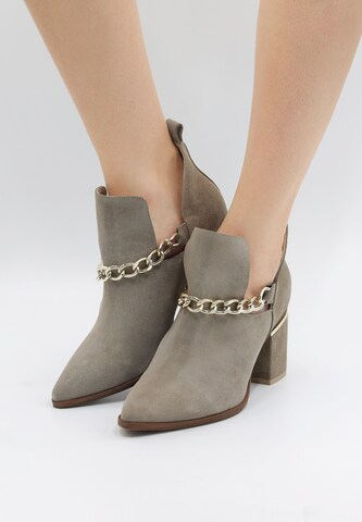 IZIA Ankle Boots in Beige