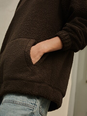 Next - Sudadera en marrón