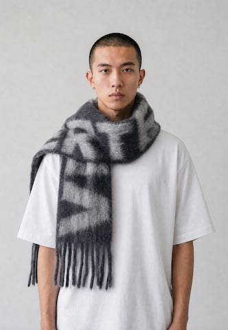 Vertere Berlin Scarf in Black: front