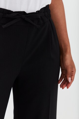 Loosefit Pantalon à plis b.young en noir