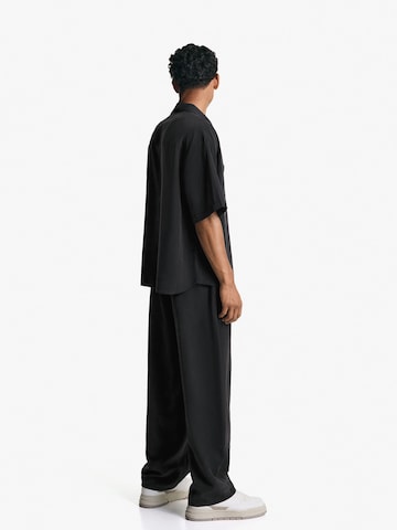 Bershka Comfort fit Button Up Shirt in Black