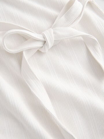 Rochie de la Next pe alb