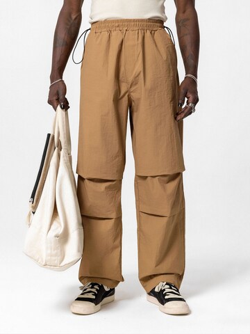 Wide leg Pantaloni cargo 'Copperas COVE' di VAMOS CLO in marrone: frontale