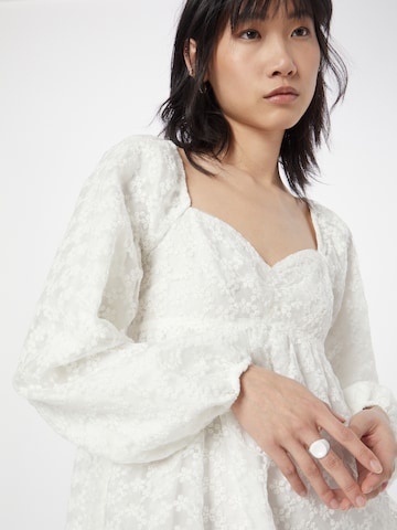 Robe NA-KD en blanc