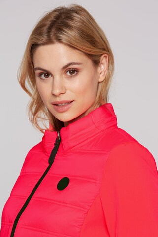 Soccx Lange Softshelljacke mit Stepp-Partien in Rot