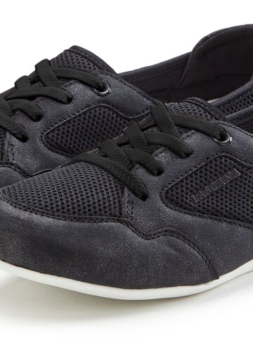 Sneaker bassa di LASCANA in nero