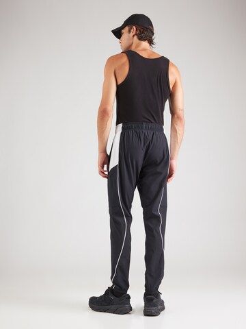 UNDER ARMOUR Конический (Tapered) Спортивные штаны 'Challenger' в Черный